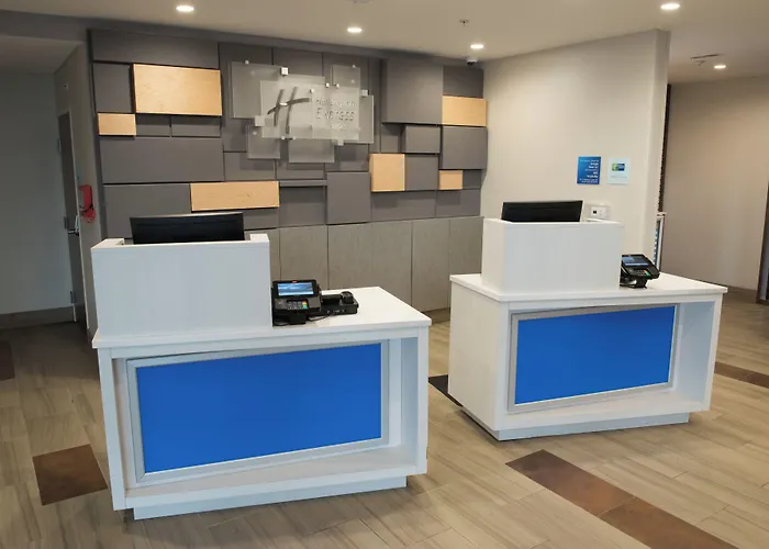 Отель Express & - Orland Park By Ihg 3*